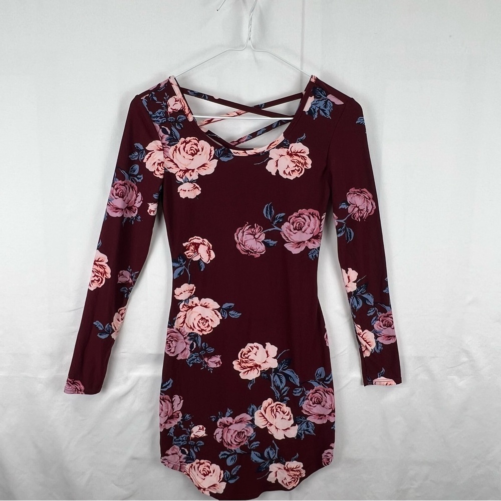No Boundaries - XS - Women’s Top - Rose - Floral - dark Red and Pink - tunic